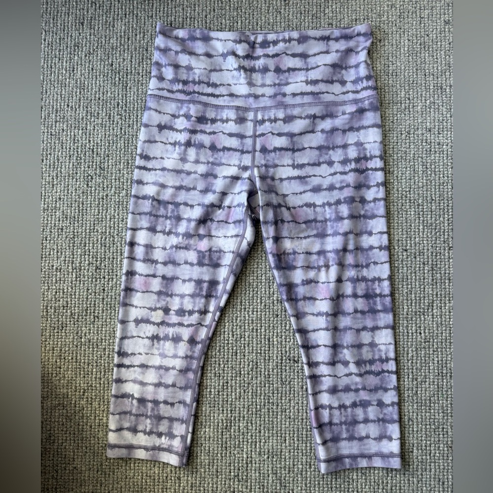 Athleta Leggings Elation Printed Capri Ultimate Stash Purple Tie Dye Cropped MP